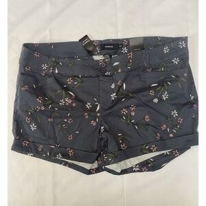 NWT Torrid‎ Shorts Womens Size 26 Plus Gray Floral Stretch Pockets Cuff Casual